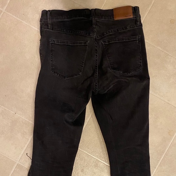9" Mid-Rise Skinny Jeans in Black Sea - Picture 7 of 8